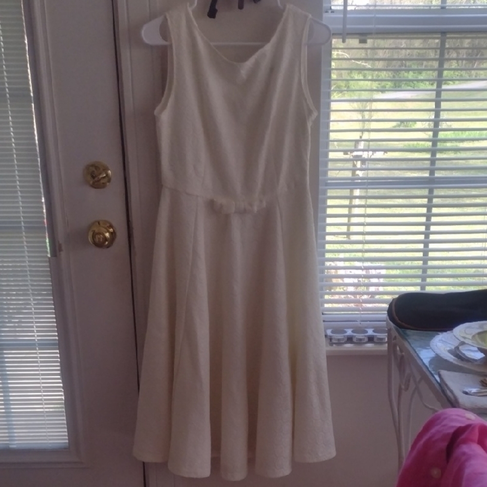 Elegant Cream Sleeveless Dress
